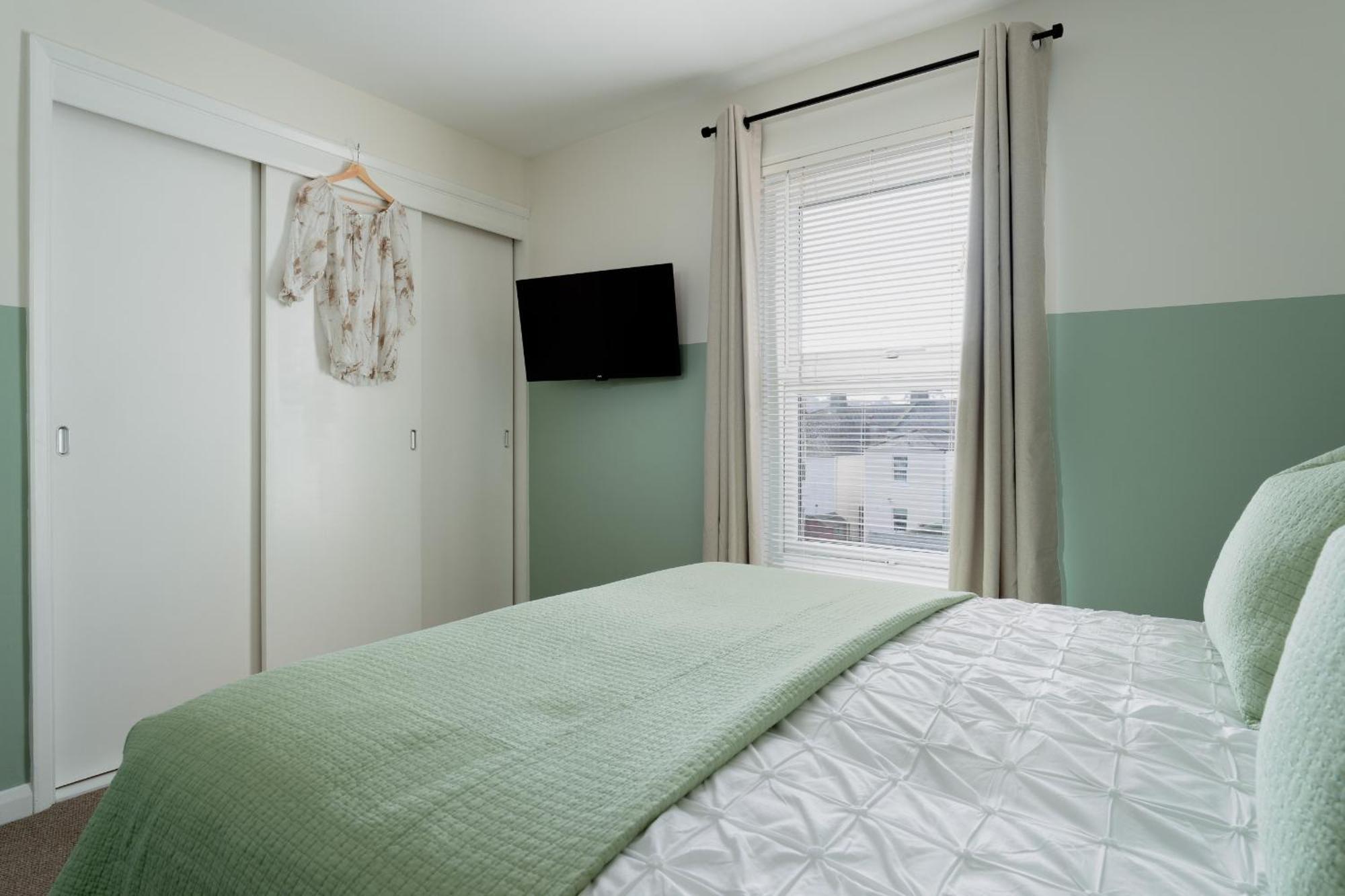 Lawsons Place - Family-Friendly Apartment With Parking On Babbacombe Downs In トーキー エクステリア 写真