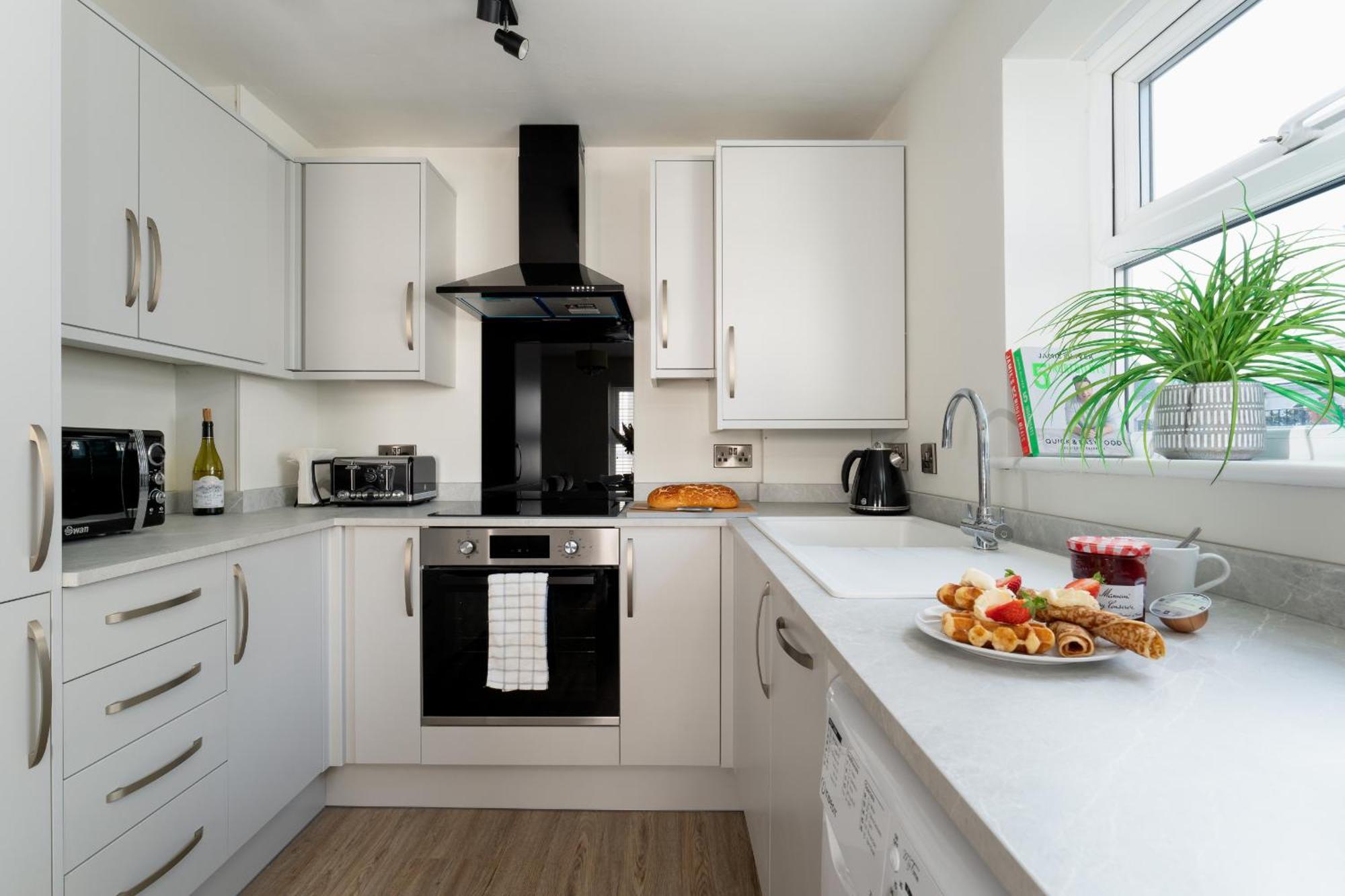 Lawsons Place - Family-Friendly Apartment With Parking On Babbacombe Downs In トーキー エクステリア 写真