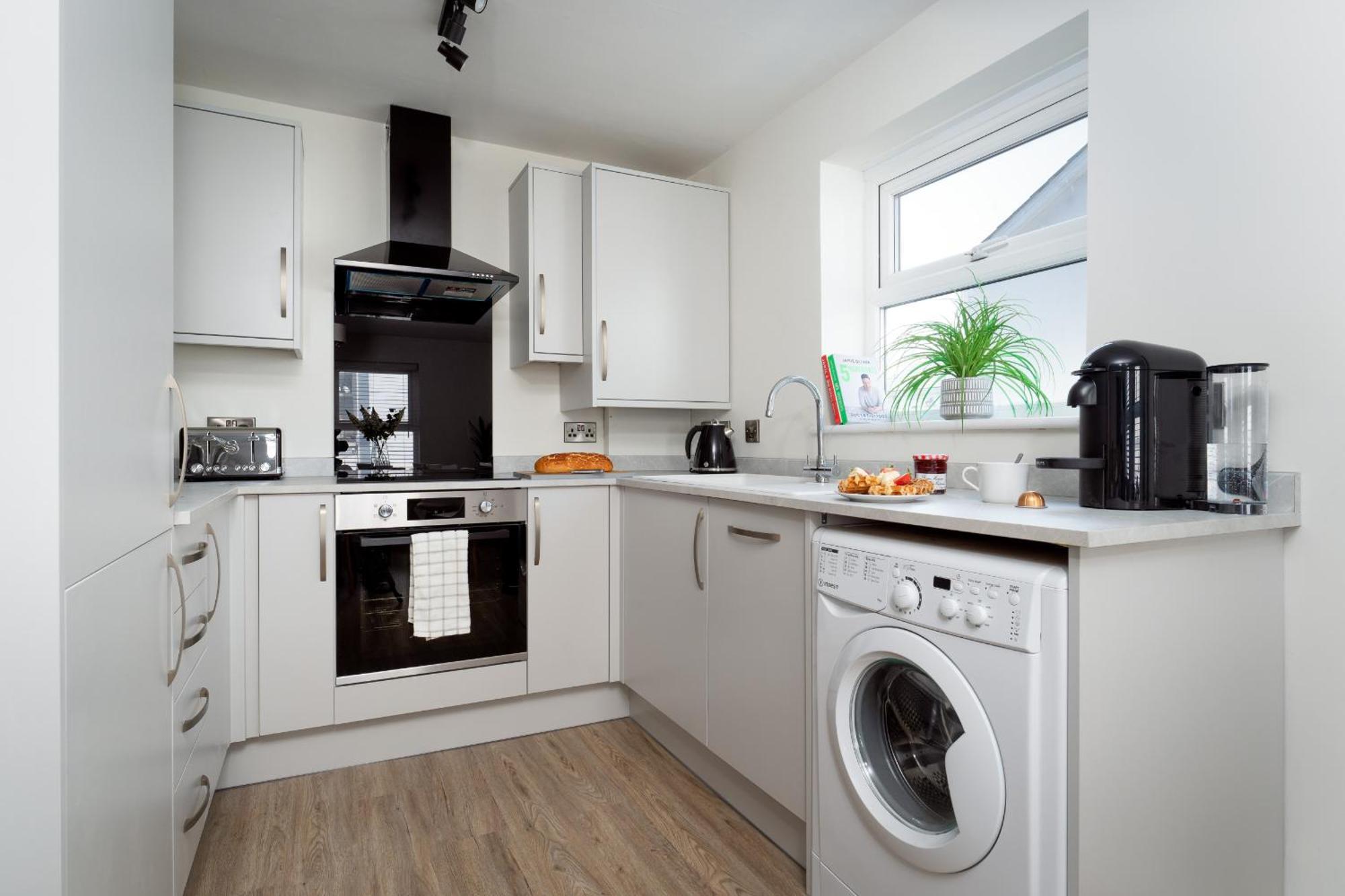 Lawsons Place - Family-Friendly Apartment With Parking On Babbacombe Downs In トーキー エクステリア 写真